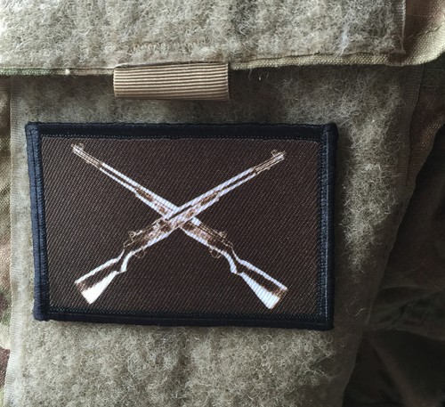 Crossed garand rifles - m1,